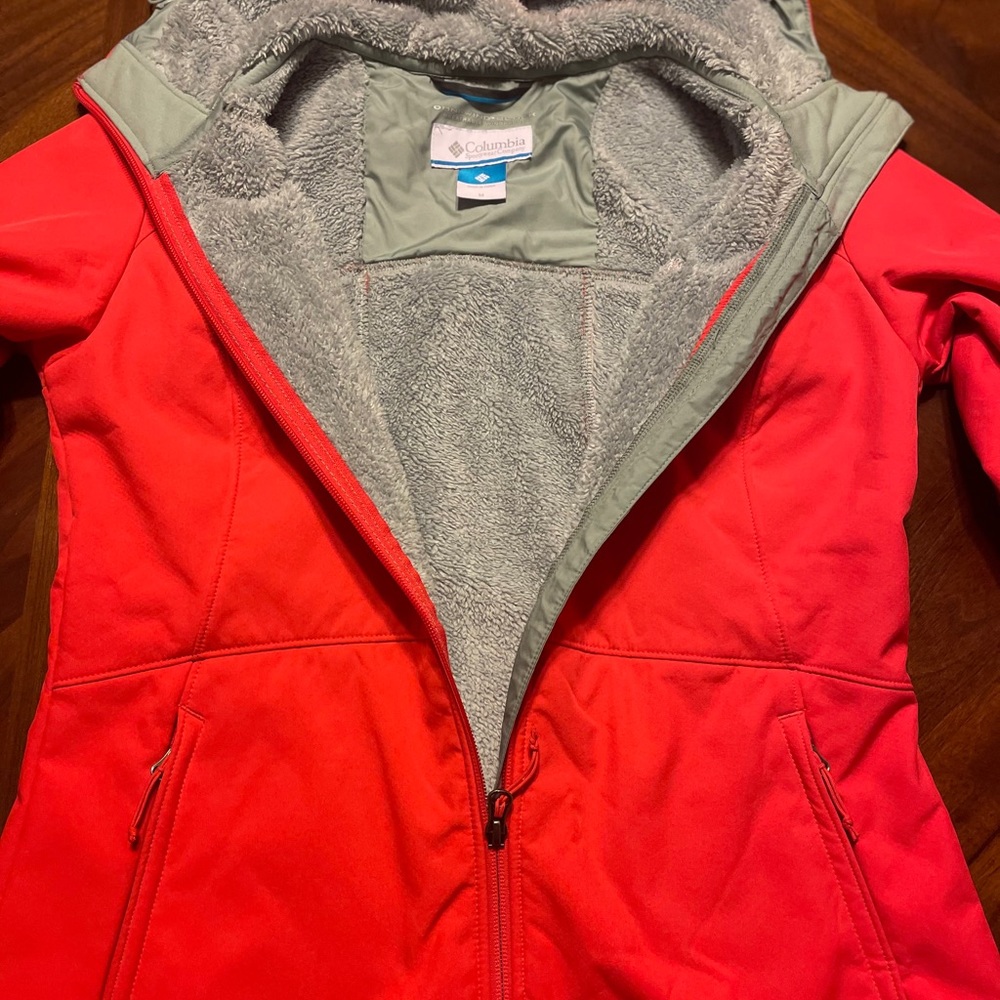 Columbia soft shell fleece lined Omni wind blocker